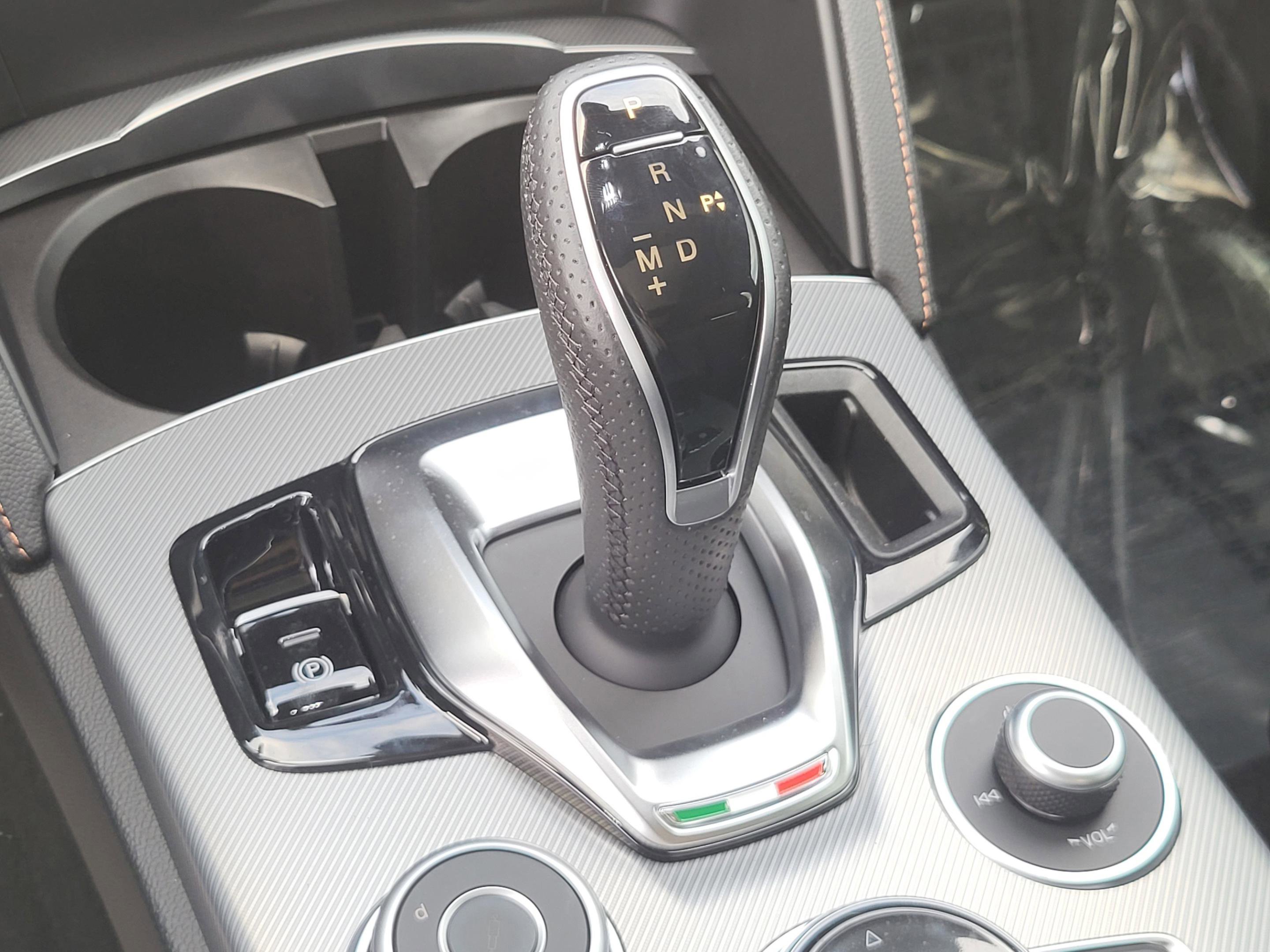 New 2025 Alfa Romeo Stelvio Sprint image 49