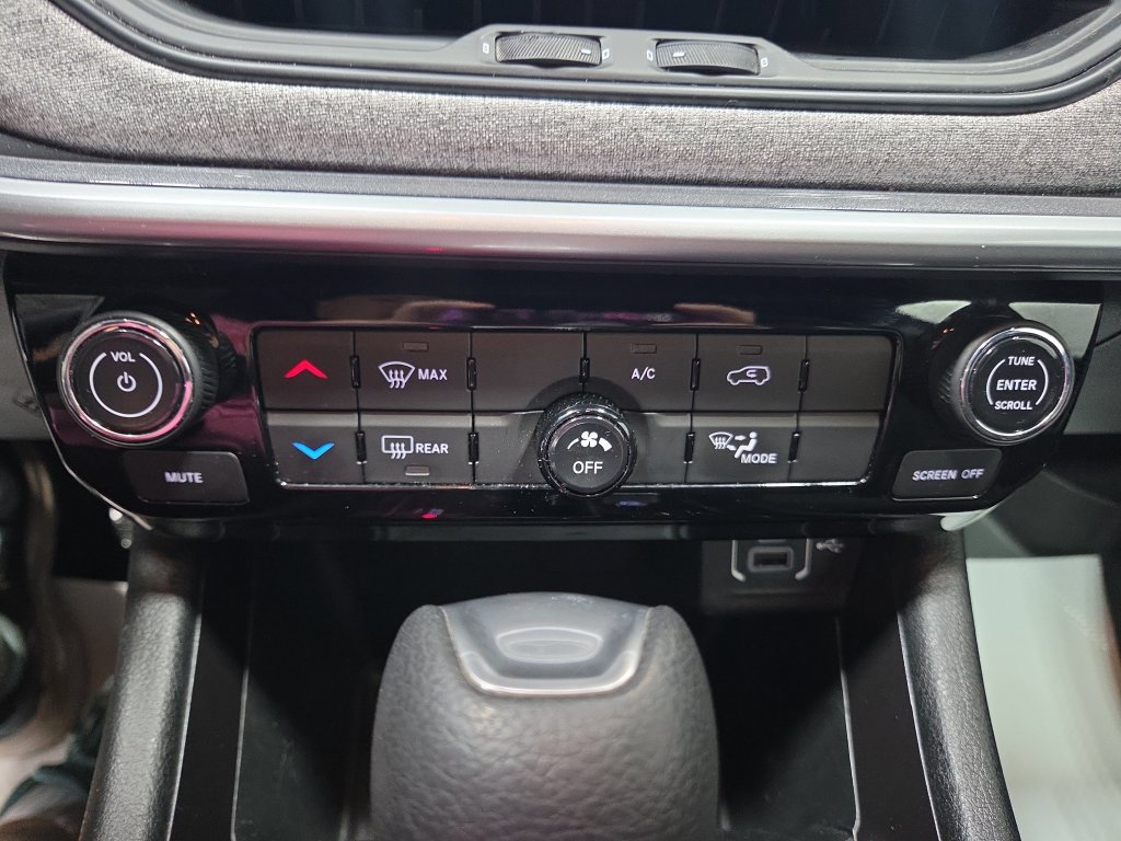 Used 2024 Jeep Compass Sport AWD/4WD image 34