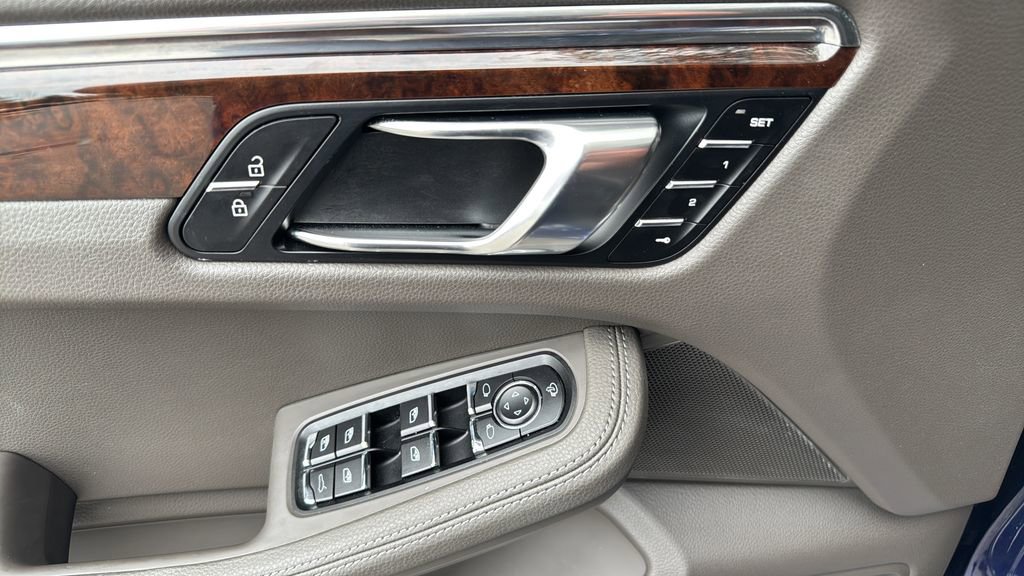 Certified 2025 Porsche Macan S image 7