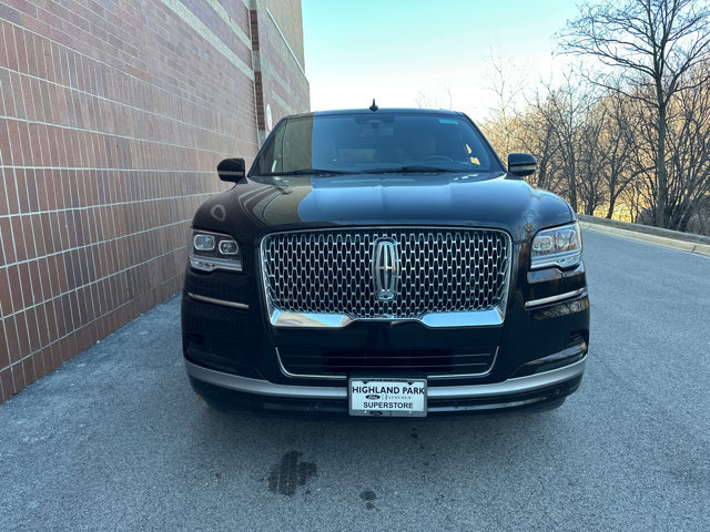 Used 2023 Lincoln Navigator L Reserve image 3