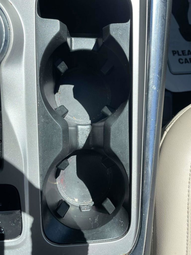 Used 2022 Ford Explorer XLT w/ Equipment Group 202A image 18