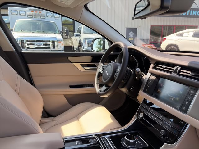 Used 2017 Jaguar XF Premium AWD/4WD image 4