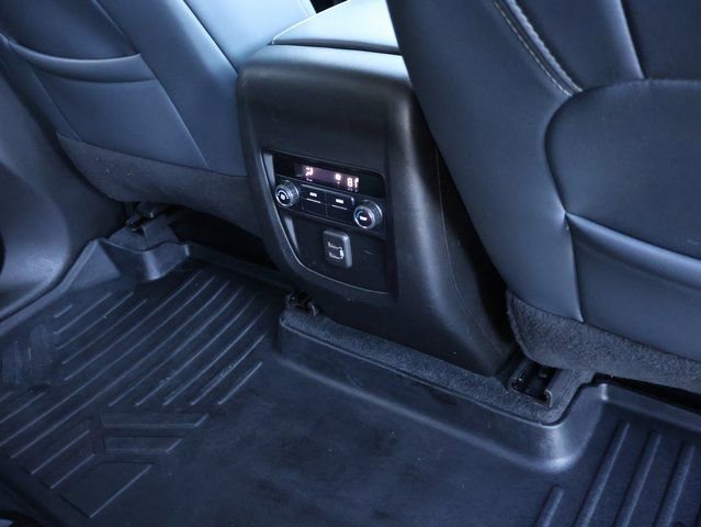 Used 2021 Buick Enclave Essence image 15