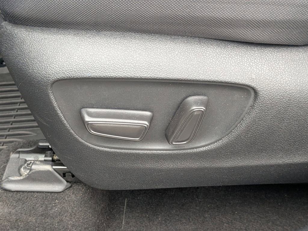 Used 2023 Toyota Highlander LE image 20