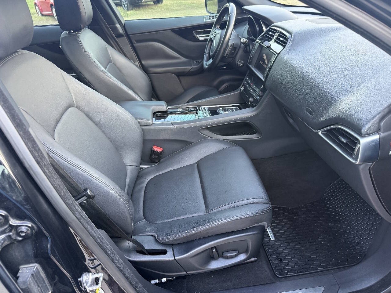 Used 2018 Jaguar F-PACE Premium AWD/4WD image 33