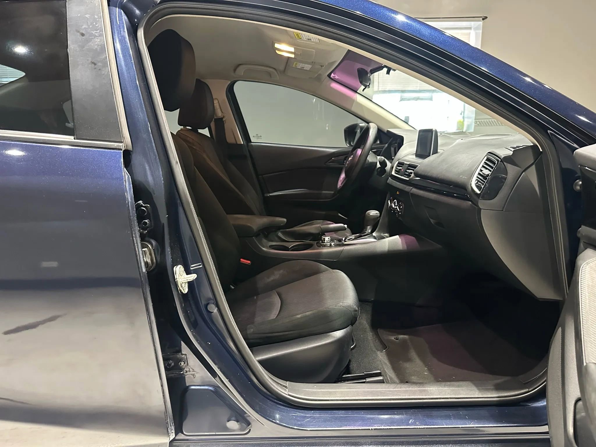 Used 2016 MAZDA MAZDA3 i Sport image 25