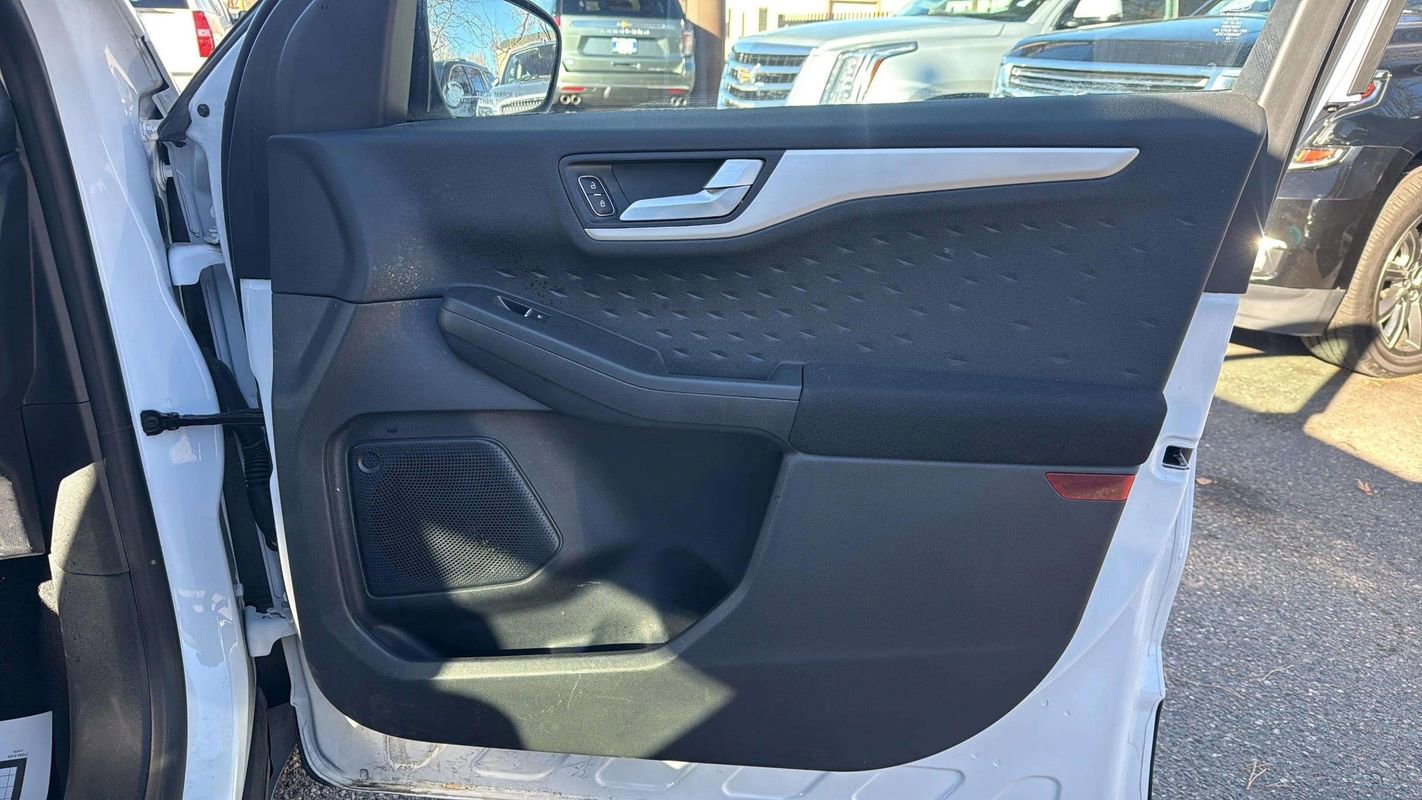 Used 2020 Ford Escape SE image 18