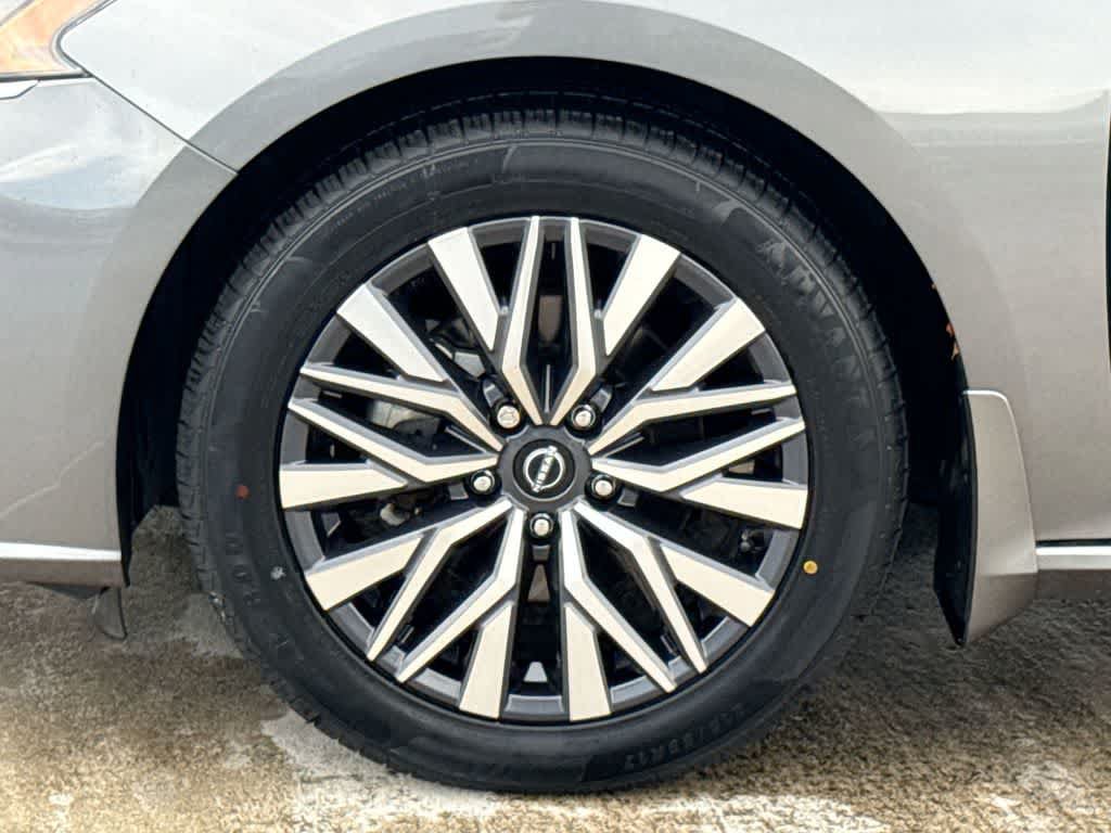 Used 2023 Nissan Altima 2.5 SV FWD image 11