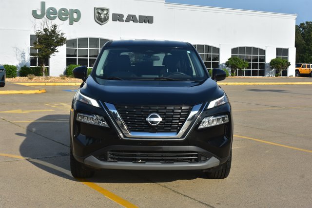 Used 2023 Nissan Rogue SV FWD image 2