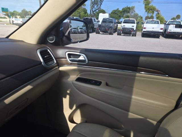 Used 2018 Jeep Grand Cherokee Overland RWD image 14