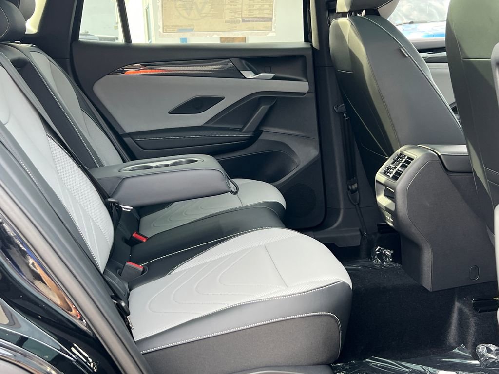 New 2026 Volkswagen Tiguan SE R-Line image 13