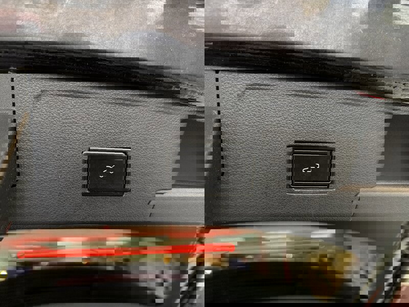 Used 2020 Volkswagen Atlas Cross Sport SEL R-Line AWD/4WD image 31