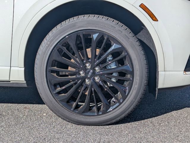 New 2025 Lincoln Corsair Reserve w/ Equipment Group 202A AWD/4WD image 11