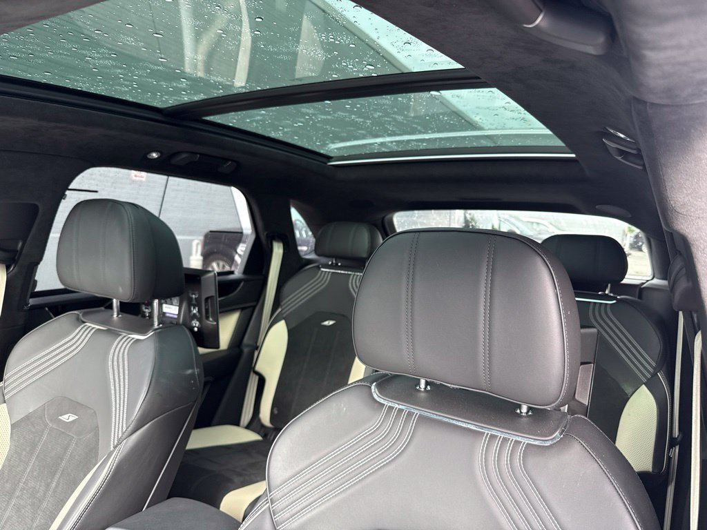 Used 2022 Bentley Bentayga AWD/4WD image 13