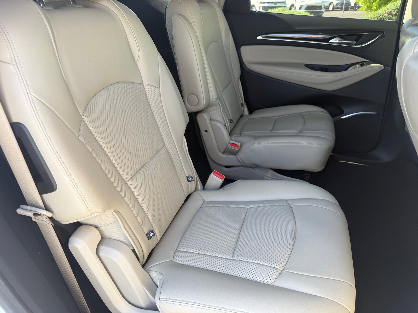Used 2018 Buick Enclave Essence image 28