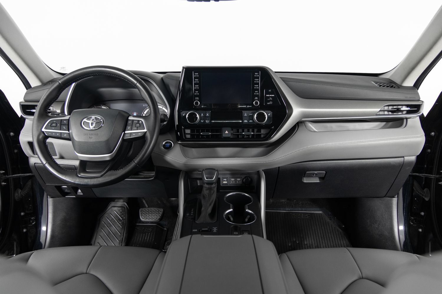 Used 2022 Toyota Highlander XLE AWD/4WD image 30
