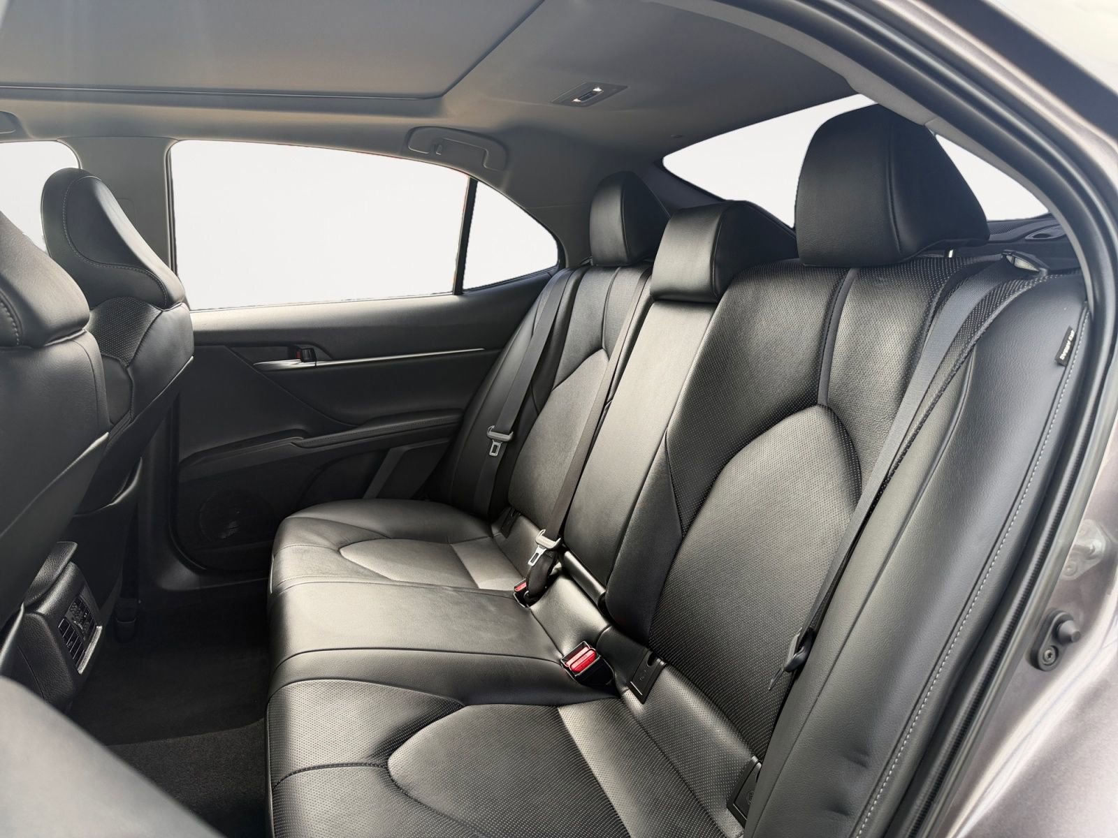 Certified 2022 Toyota Camry XLE w/ Navigation Package FWD image 13