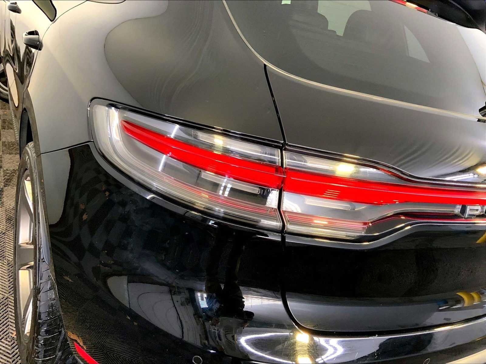 Certified 2023 Porsche Macan image 30