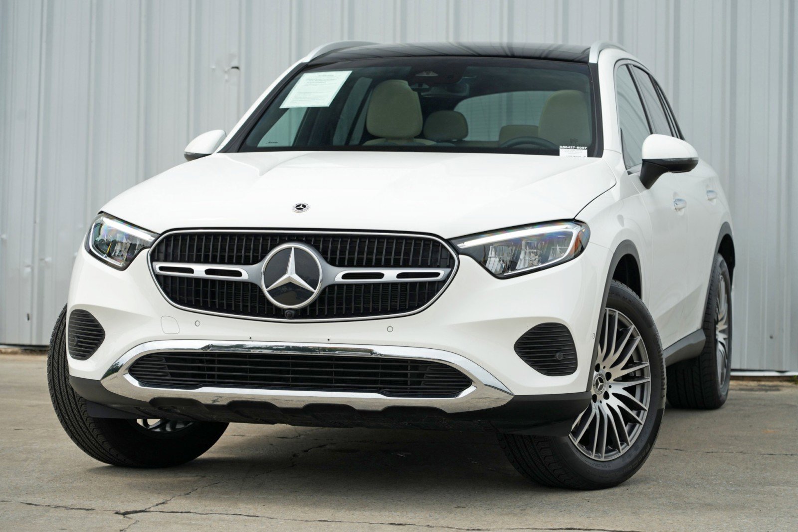 Used 2023 Mercedes-Benz GLC 300 image 3