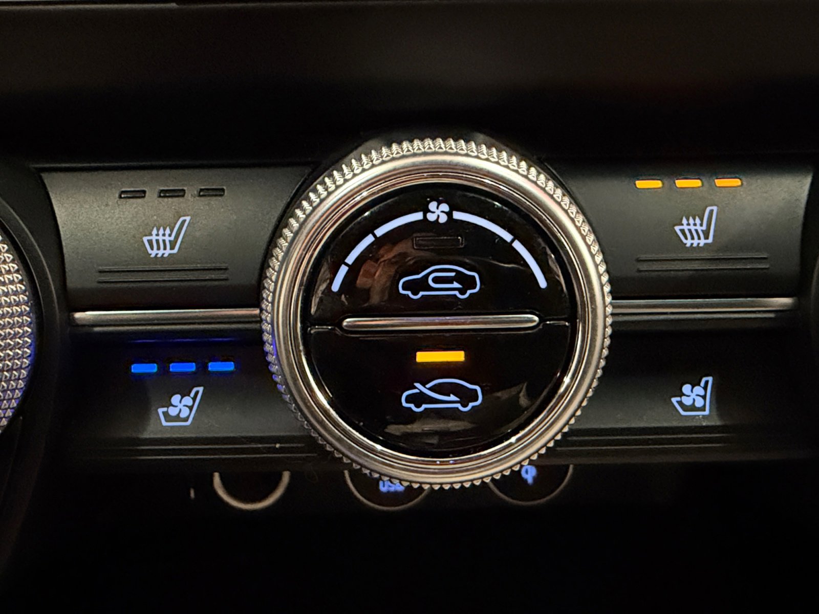 Used 2023 Genesis G70 2.0T w/ Sport Prestige Package image 26