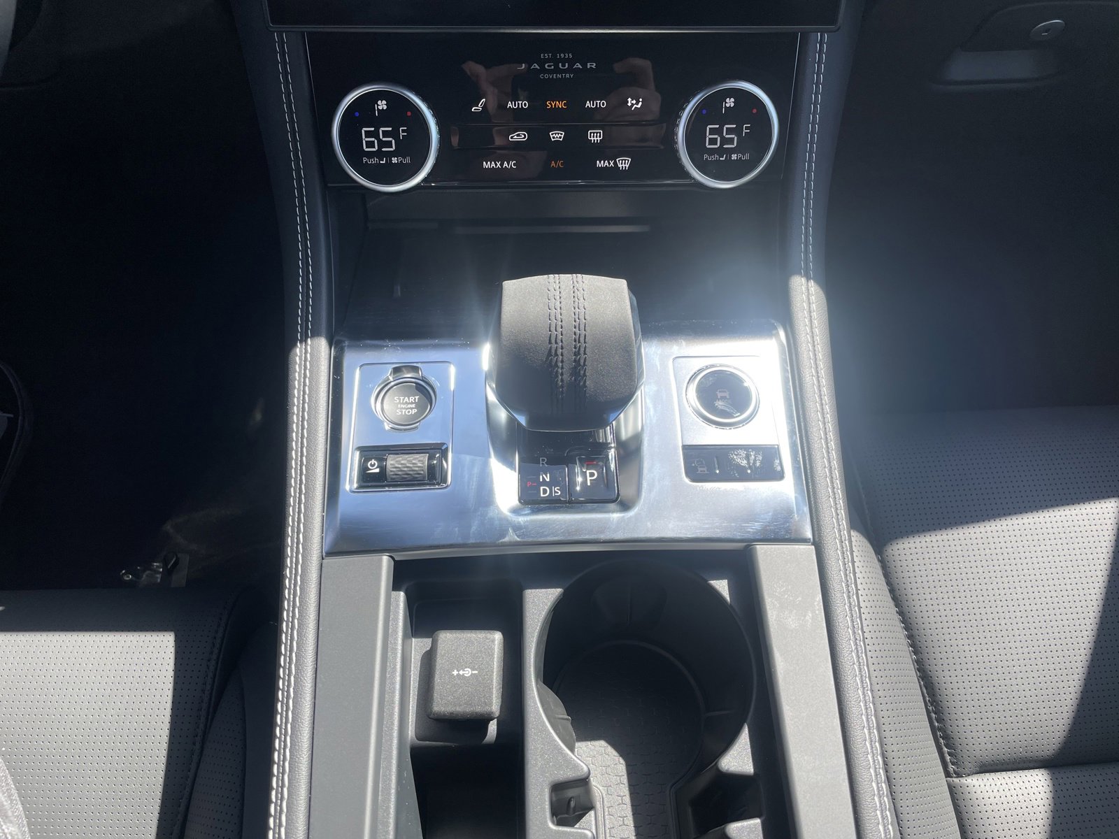 New 2025 Jaguar F-PACE R-Dynamic S image 24