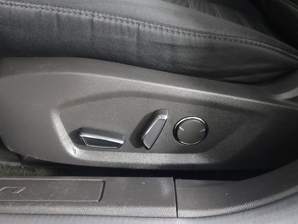 Used 2016 Ford Fusion SE FWD image 26