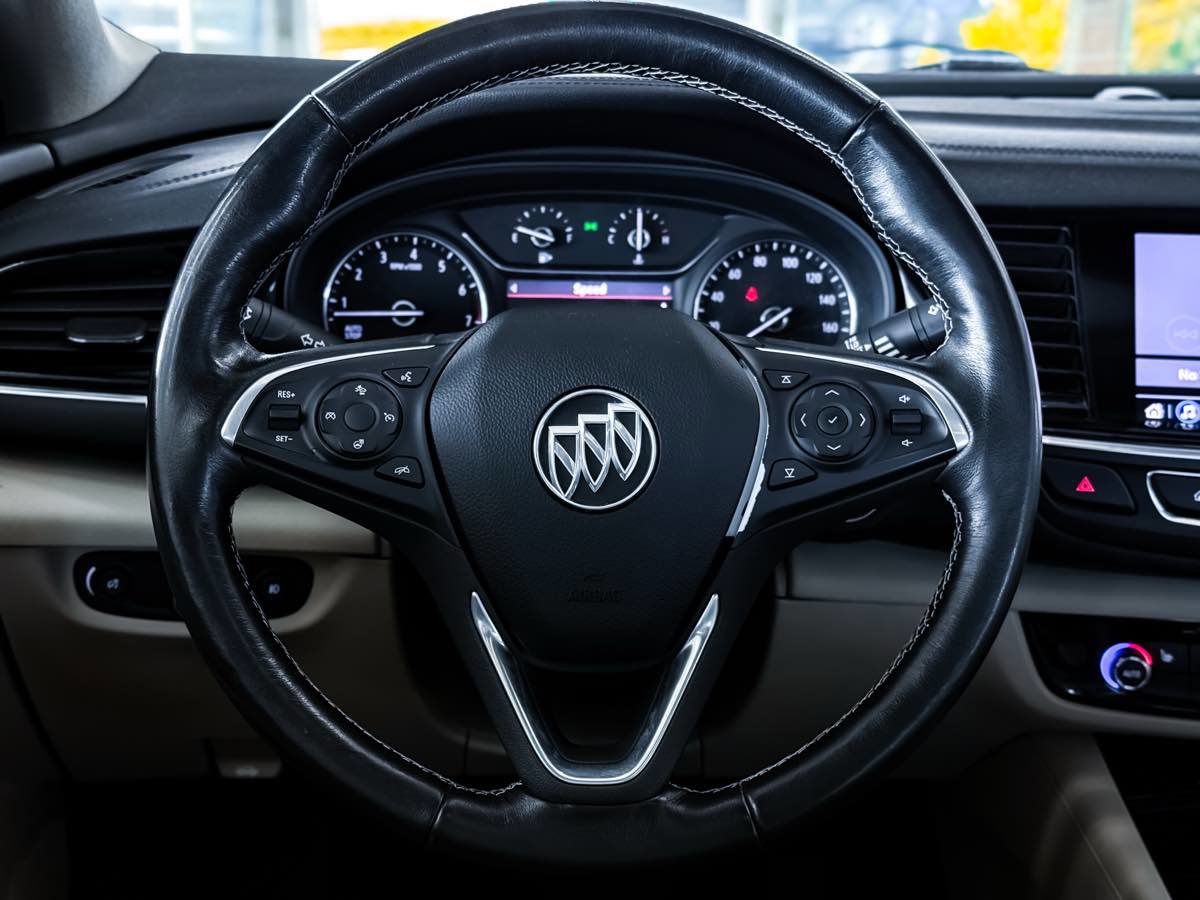 Used 2019 Buick Regal Essence w/ Driver Confidence Package I image 36