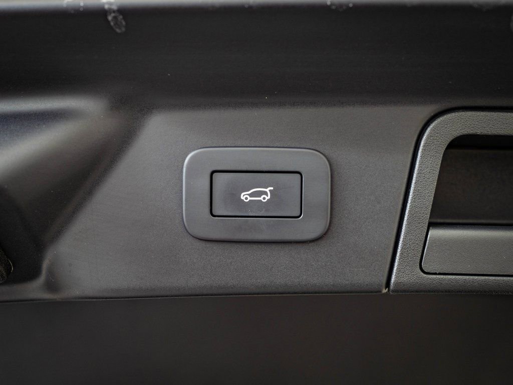 Used 2023 Land Rover Range Rover Velar R-Dynamic S image 20