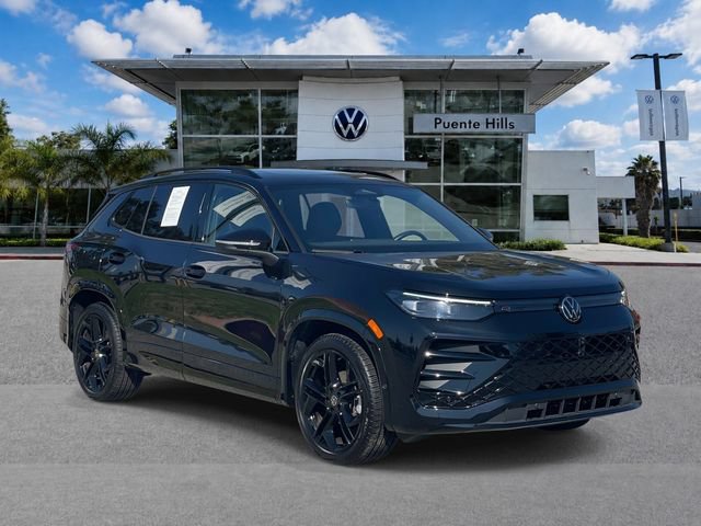 Certified 2026 Volkswagen Tiguan SE R-Line FWD image 1