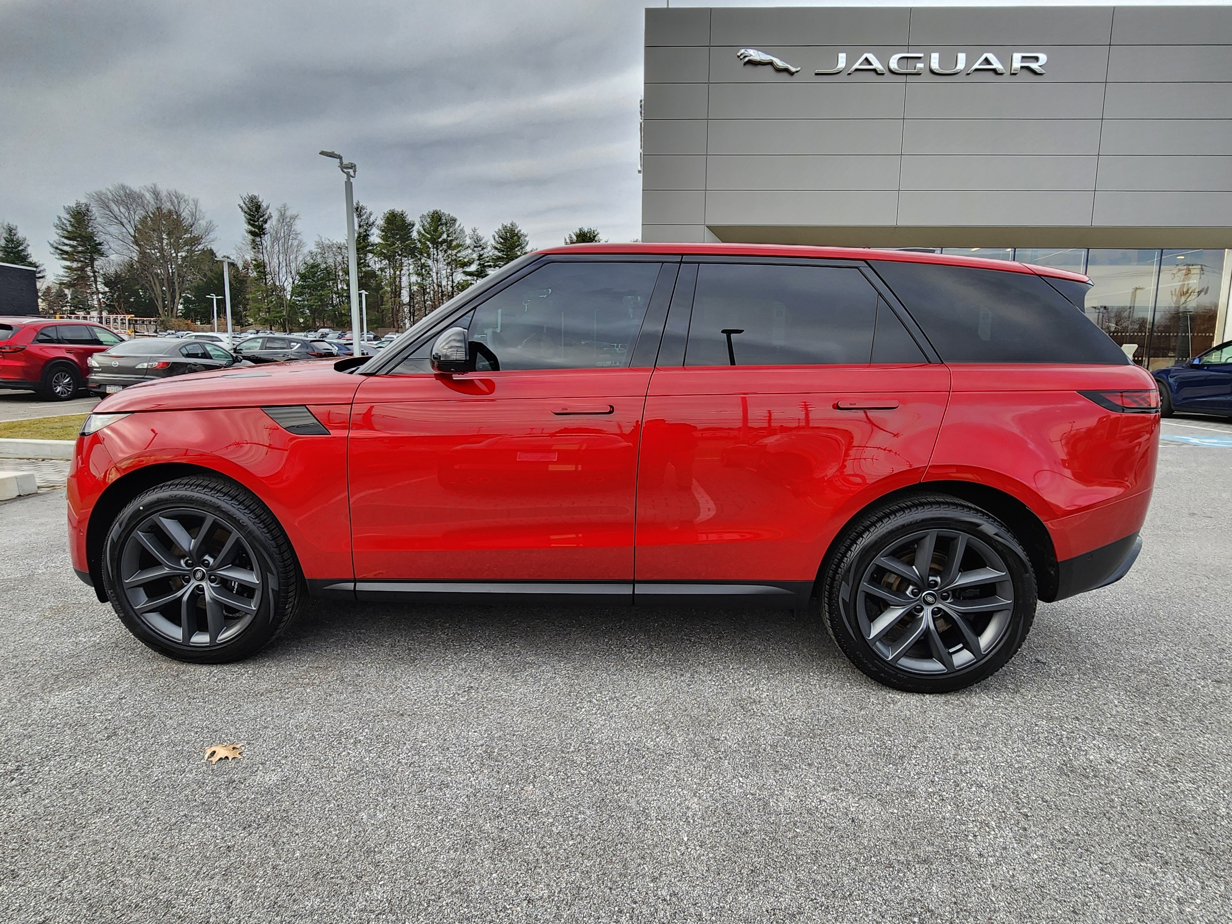 Used 2024 Land Rover Range Rover Sport SE image 5