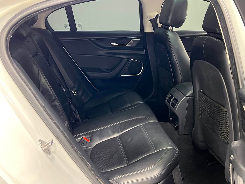 Used 2020 Jaguar XE S RWD image 31