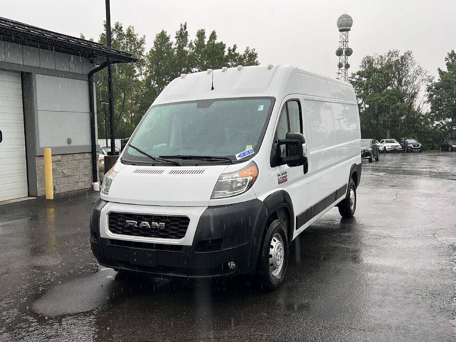Used 2021 RAM ProMaster 2500 w/ Convenience Group FWD image 3