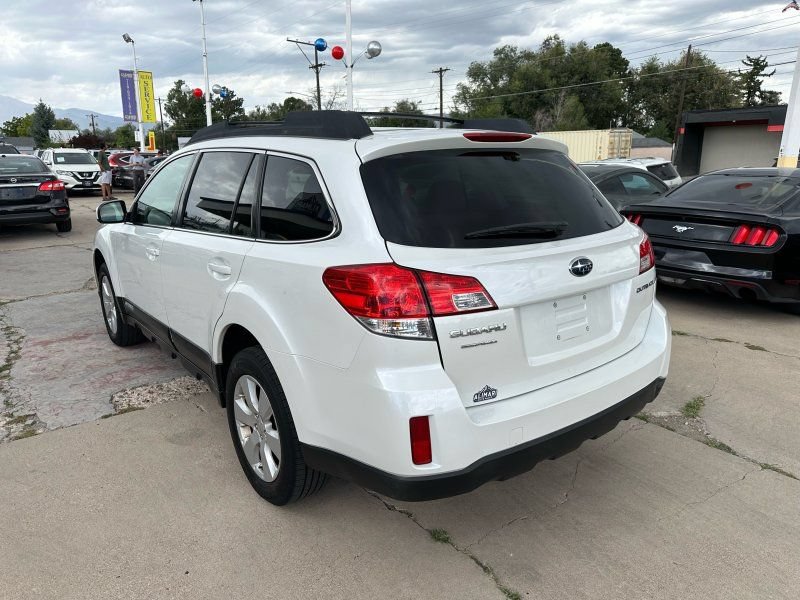 Used 2012 Subaru Outback 2.5i Premium w/ All-Weather Pkg AWD/4WD image 5