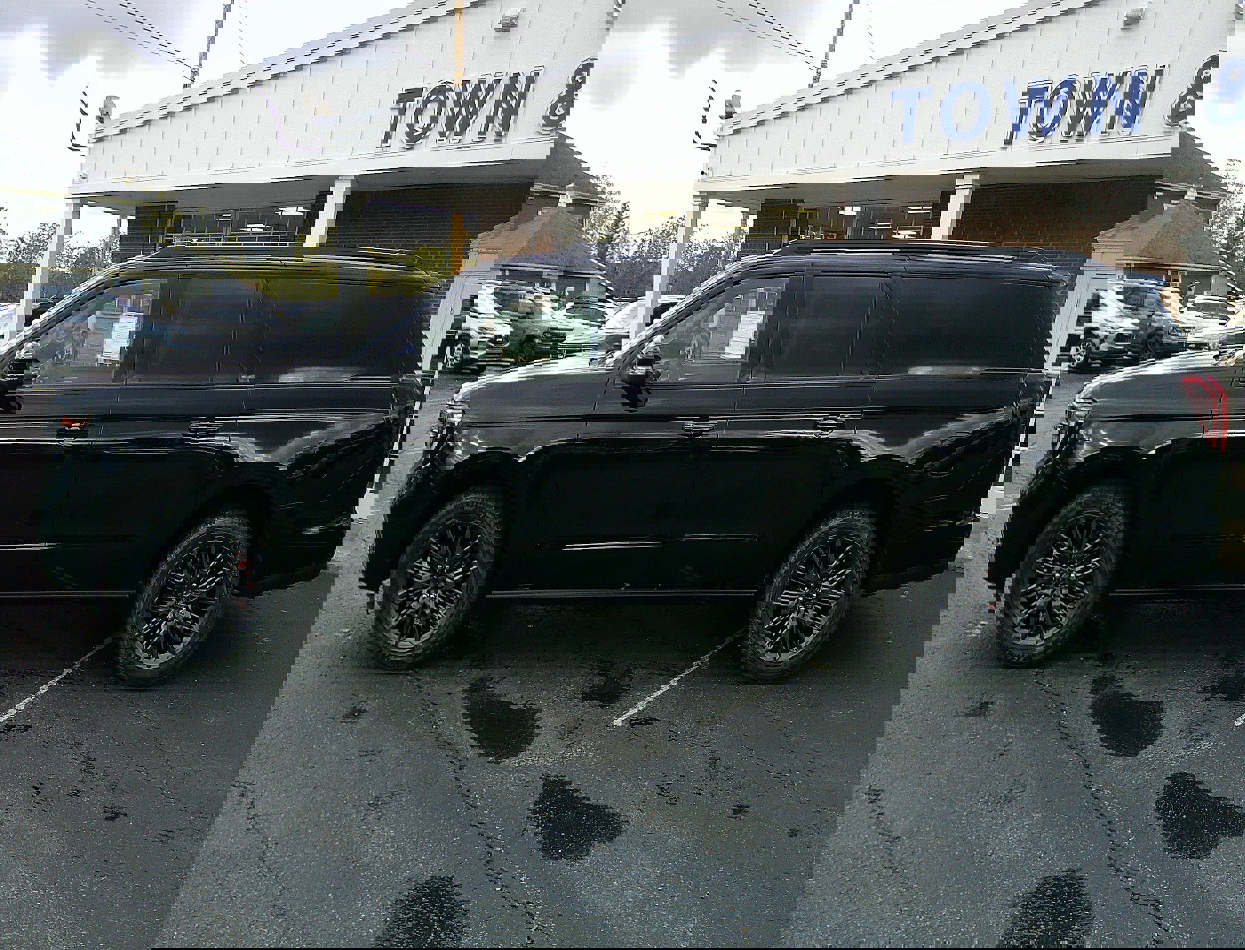 New 2025 Ford Expedition Max Platinum image 2