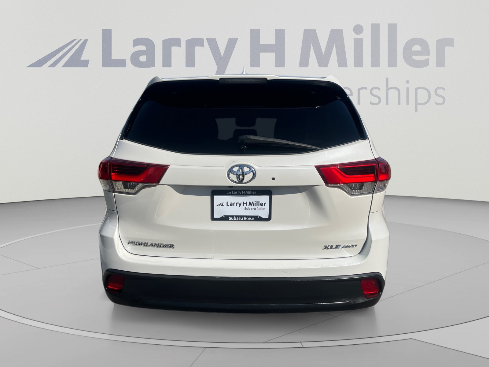Used 2019 Toyota Highlander XLE AWD/4WD image 4