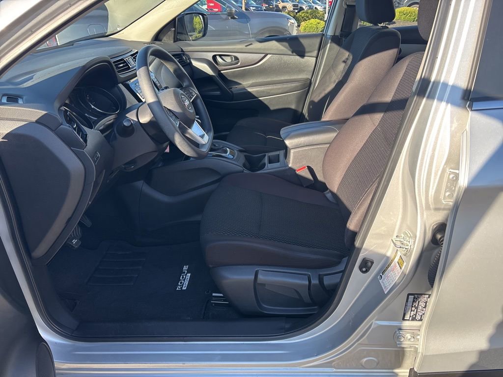 Used 2022 Nissan Rogue Sport S image 11