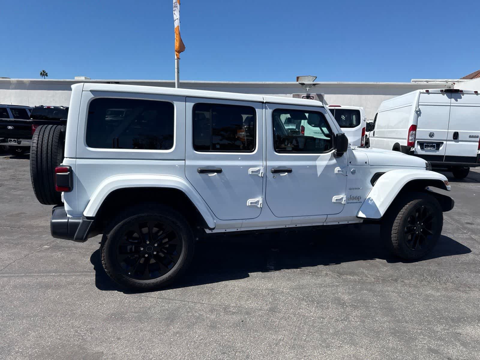 Used 2024 Jeep Wrangler Unlimited Sahara AWD/4WD image 13