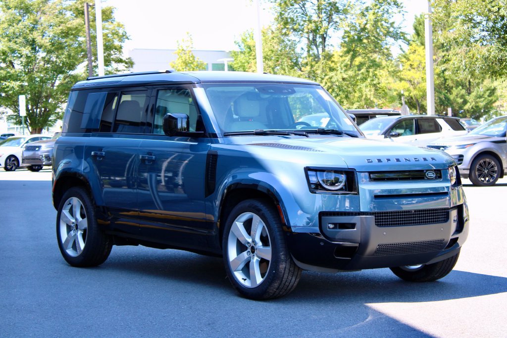 New 2026 Land Rover Defender 110 X-Dynamic SE AWD/4WD image 2