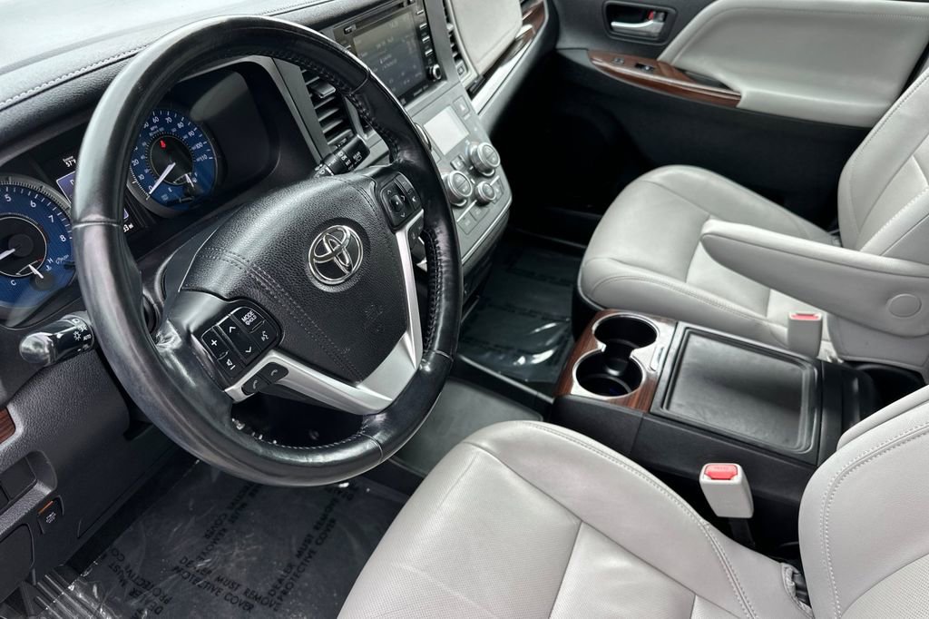 Used 2018 Toyota Sienna Limited AWD/4WD image 10