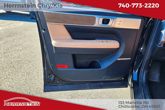 Used 2025 Hyundai Santa Fe Limited AWD/4WD image 12