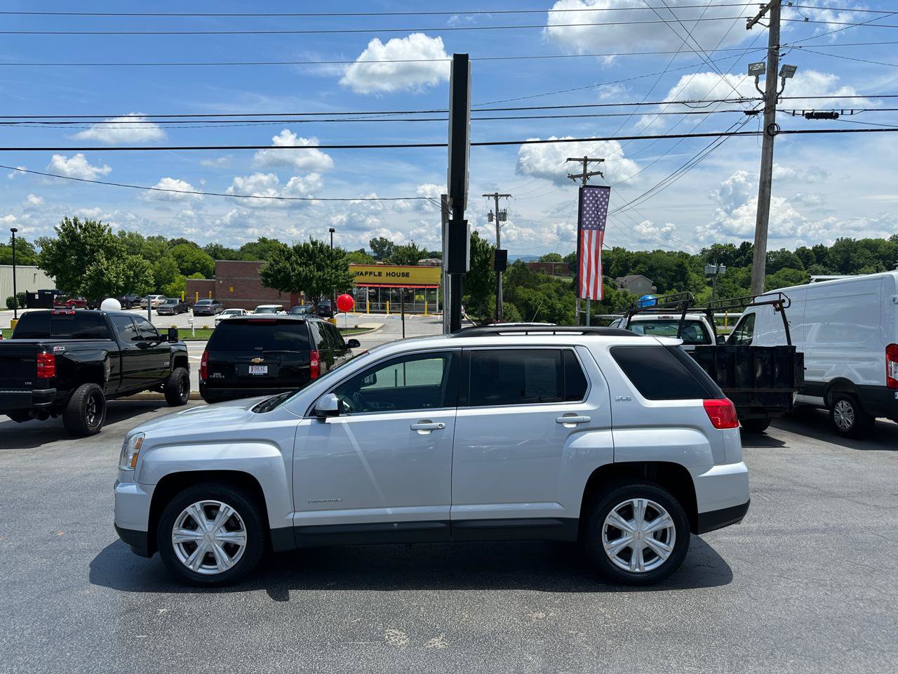 Used 2017 GMC Terrain SLE w/ Driver Alert Package I FWD image 1