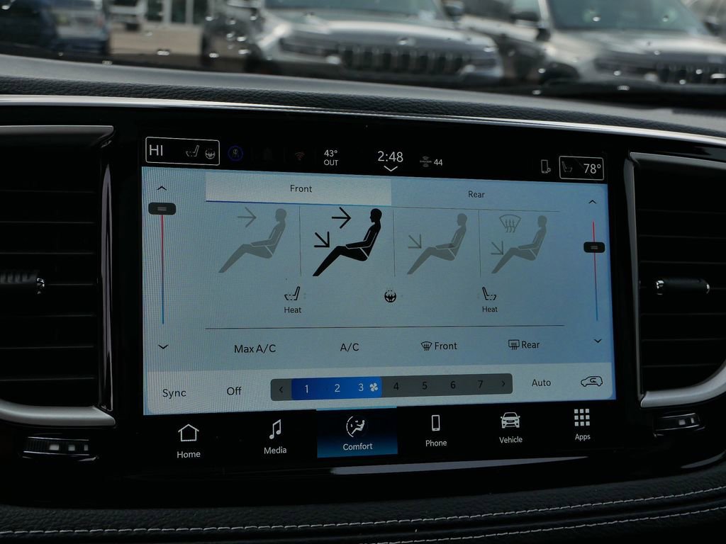 New 2026 Chrysler Pacifica Select AWD/4WD image 32
