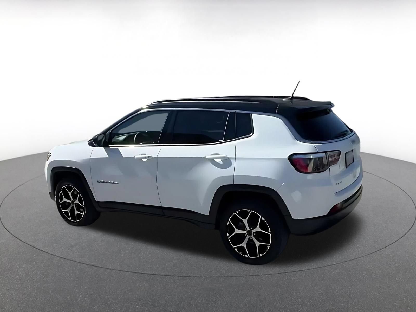 Used 2025 Jeep Compass Limited AWD/4WD image 9