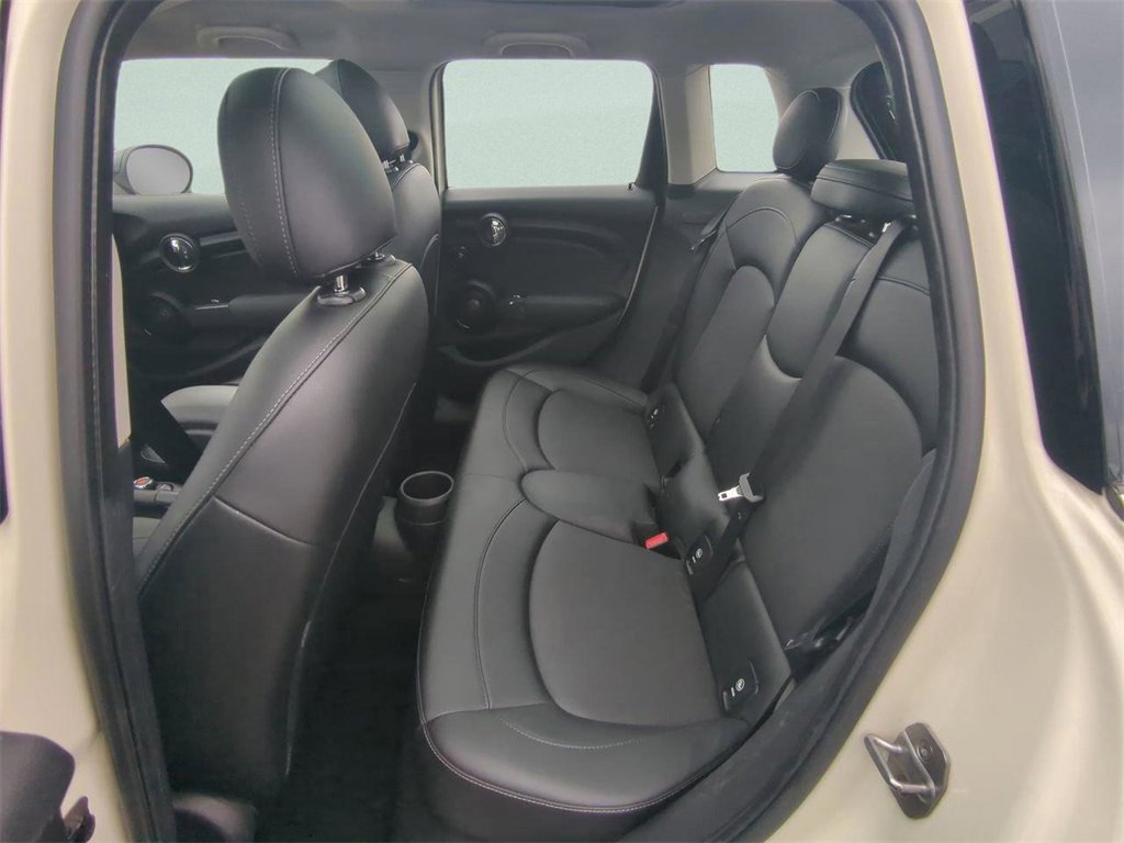 Used 2018 MINI Cooper 4-Door Hardtop image 14