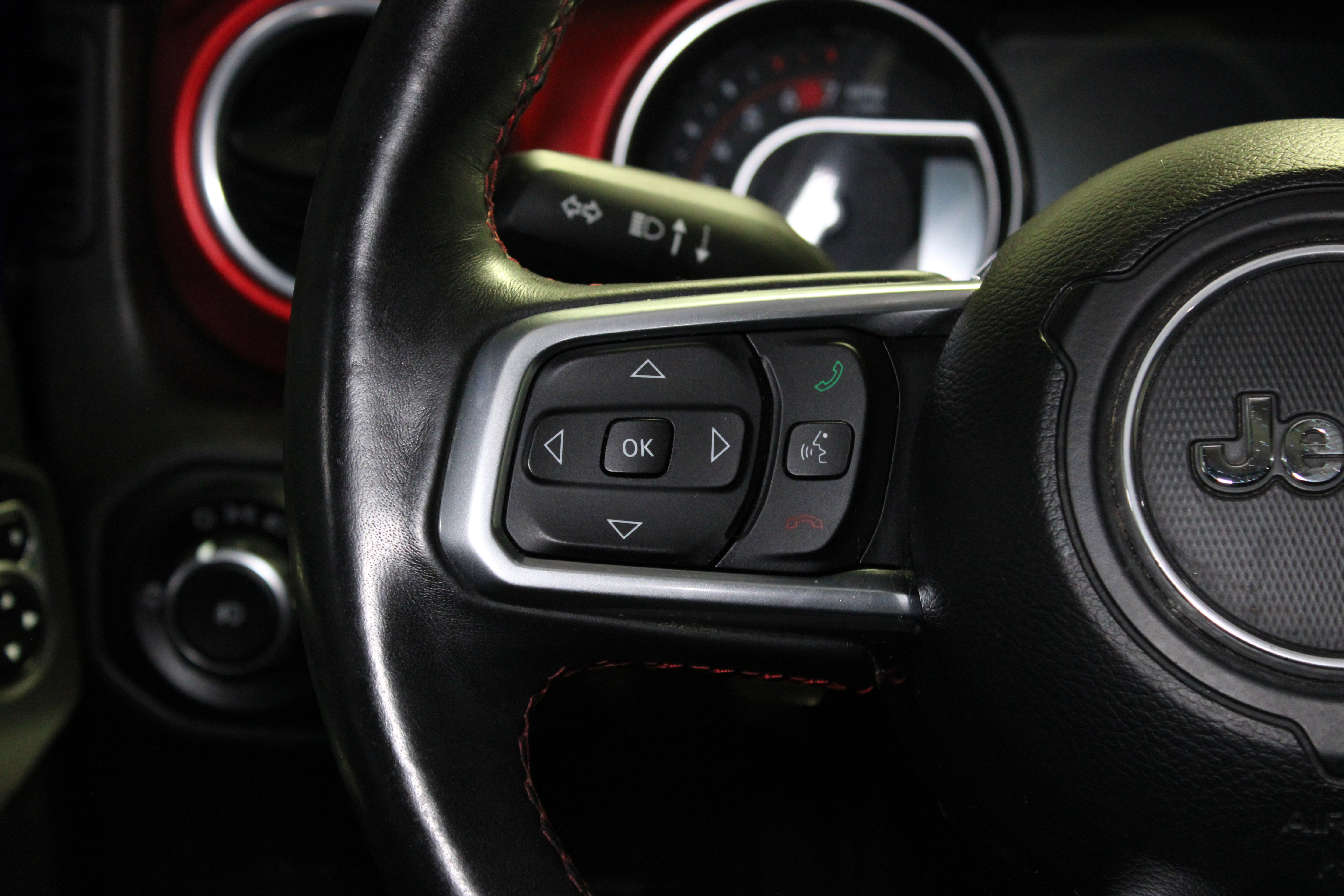 Used 2018 Jeep Wrangler Unlimited Rubicon AWD/4WD image 32