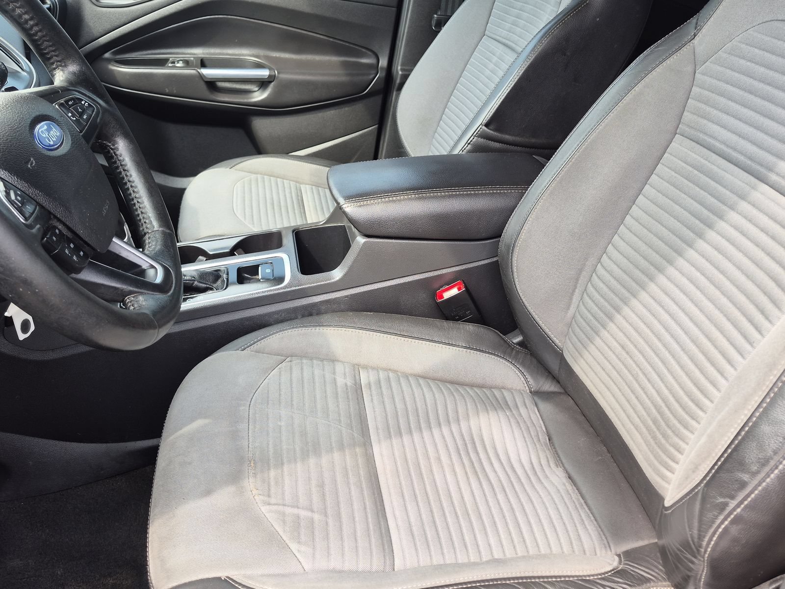 Used 2017 Ford Escape SE w/ Equipment Group 201A AWD/4WD image 16