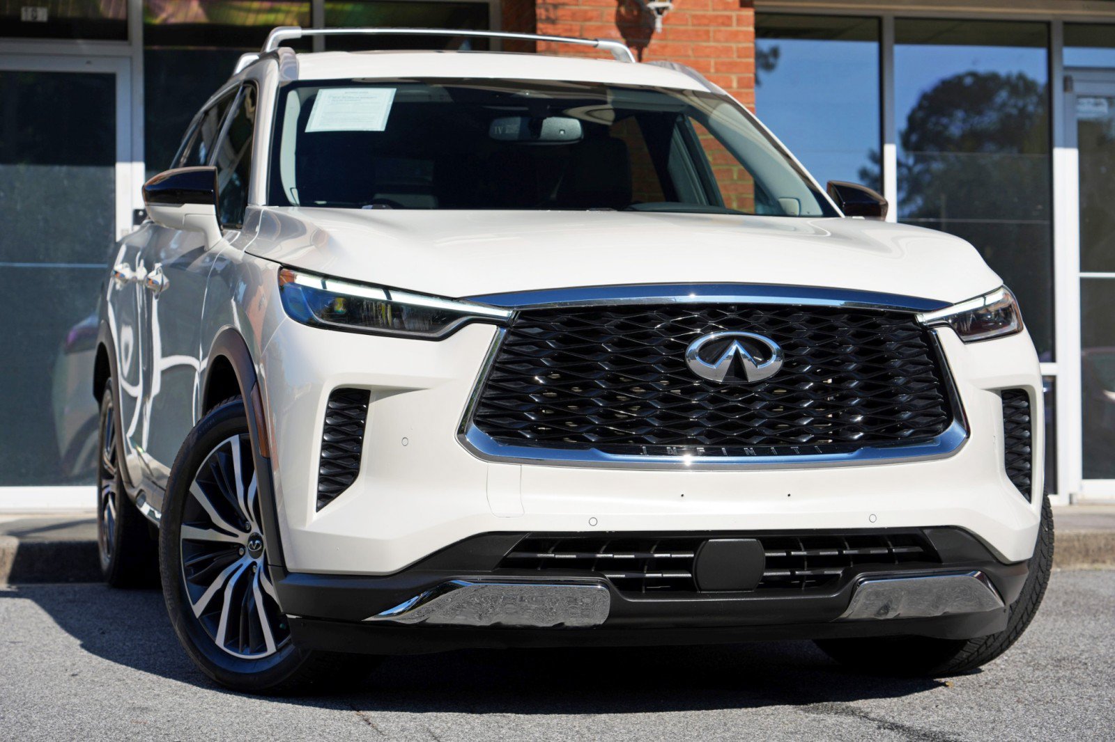 Used 2022 INFINITI QX60 Sensory w/ Cargo Package FWD image 2