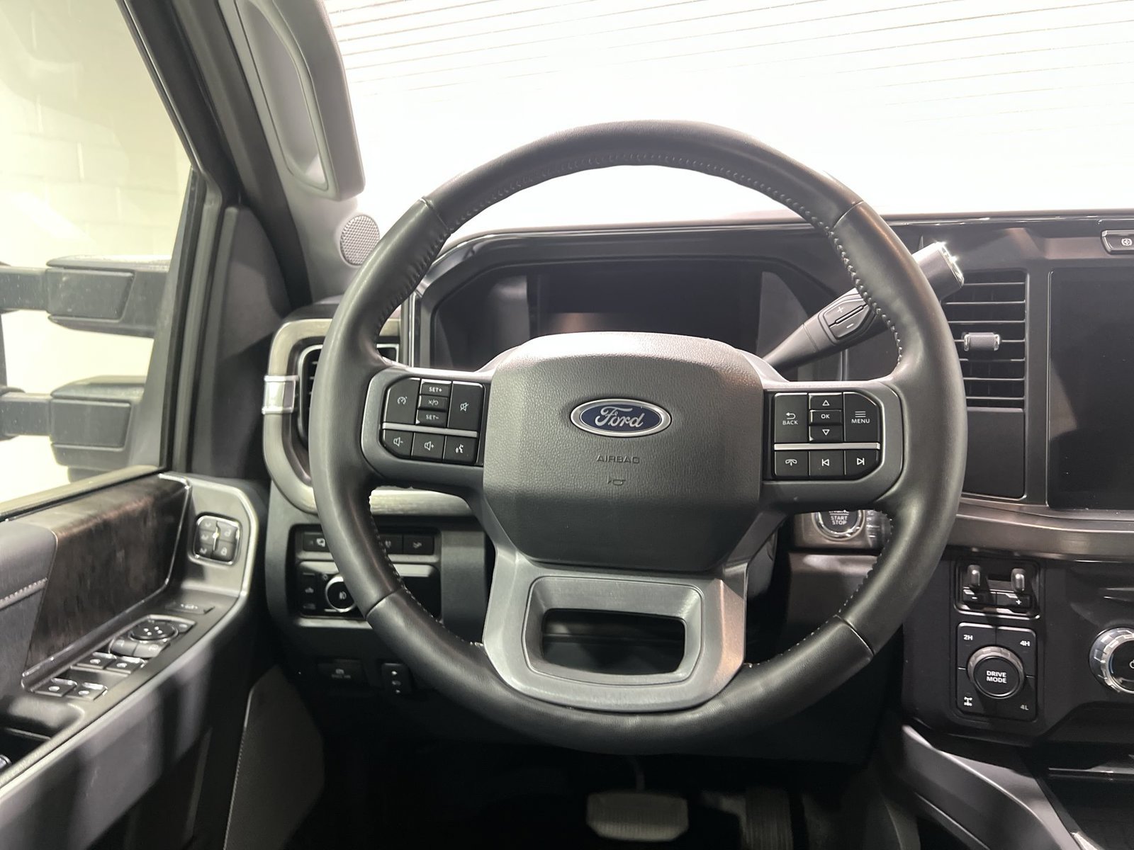 Used 2024 Ford F350 Lariat AWD/4WD image 14