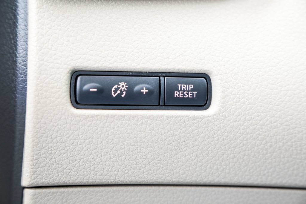 Used 2017 Nissan Rogue S FWD image 38
