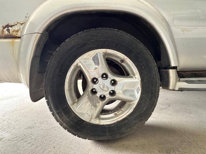 Used 2002 INFINITI QX4 4WD w/ (X03) Heated Seats Pkg image 14